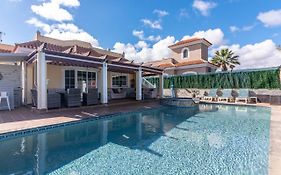 Comfortable Family House With Pool And Jacuzzi
